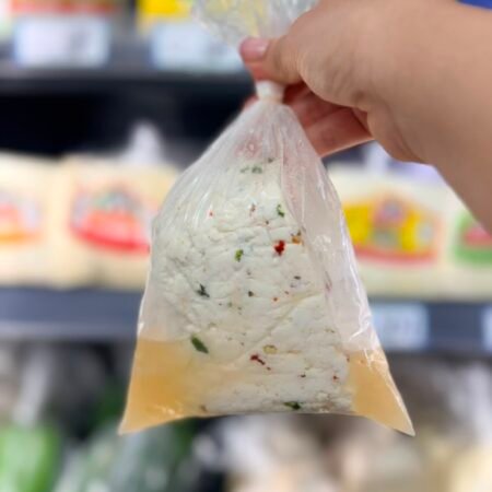 Queso fresco con chile lb